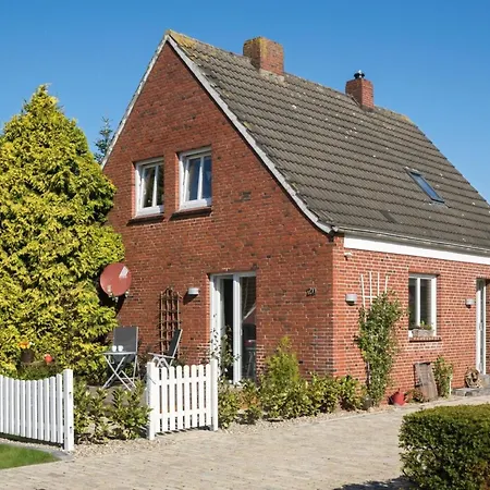 In Schwittersum Mit Grossem Garten Und Panoramablick